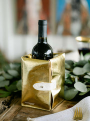 UASHMAMA | Ice-Cube Beverage Chiller - White, showcasing a close-up of its ergonomic design and removable ice packs for stylish, long-lasting wine cooling.