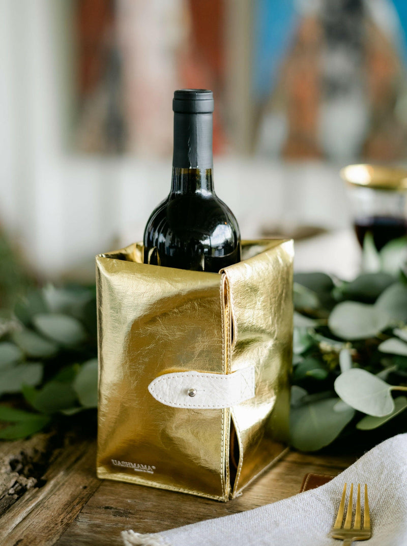 UASHMAMA | Ice-Cube Beverage Chiller - White, showcasing a close-up of its ergonomic design and removable ice packs for stylish, long-lasting wine cooling.