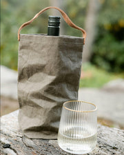 UASHMAMA Wine Bag Carrying Totes with Cooler - Denim, stylishly holds a bottle in a durable bag with leather strap, ideal for picnics or dining.