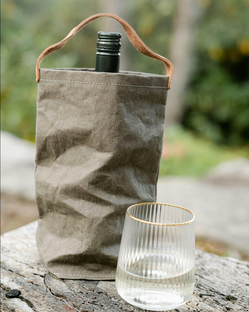 UASHMAMA Wine Bag Carrying Totes with Cooler - Denim, stylishly holds a bottle in a durable bag with leather strap, ideal for picnics or dining.