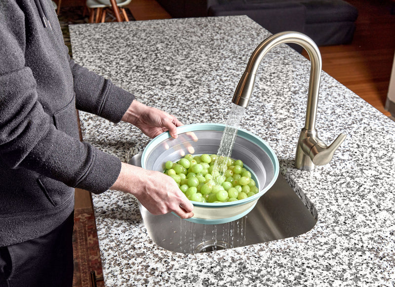 Tovolo | Medium Collapsible Microwave Food Cover, Charcoal