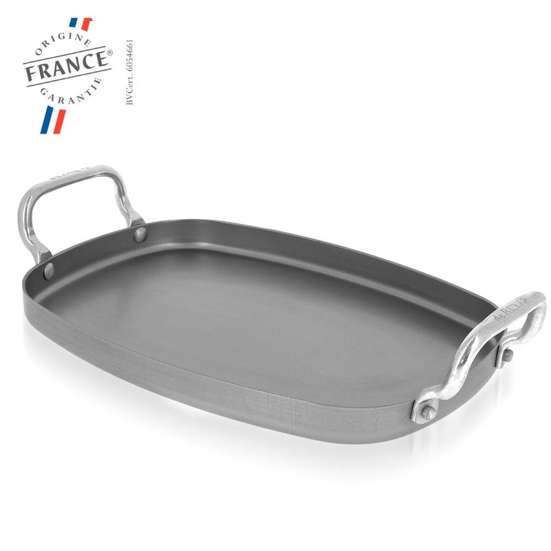 de Buyer Mineral B Element Rectangular Pan with two handles, 15x10.25 inches, cast iron skillet design, ideal for versatile cooking in the kitchen.