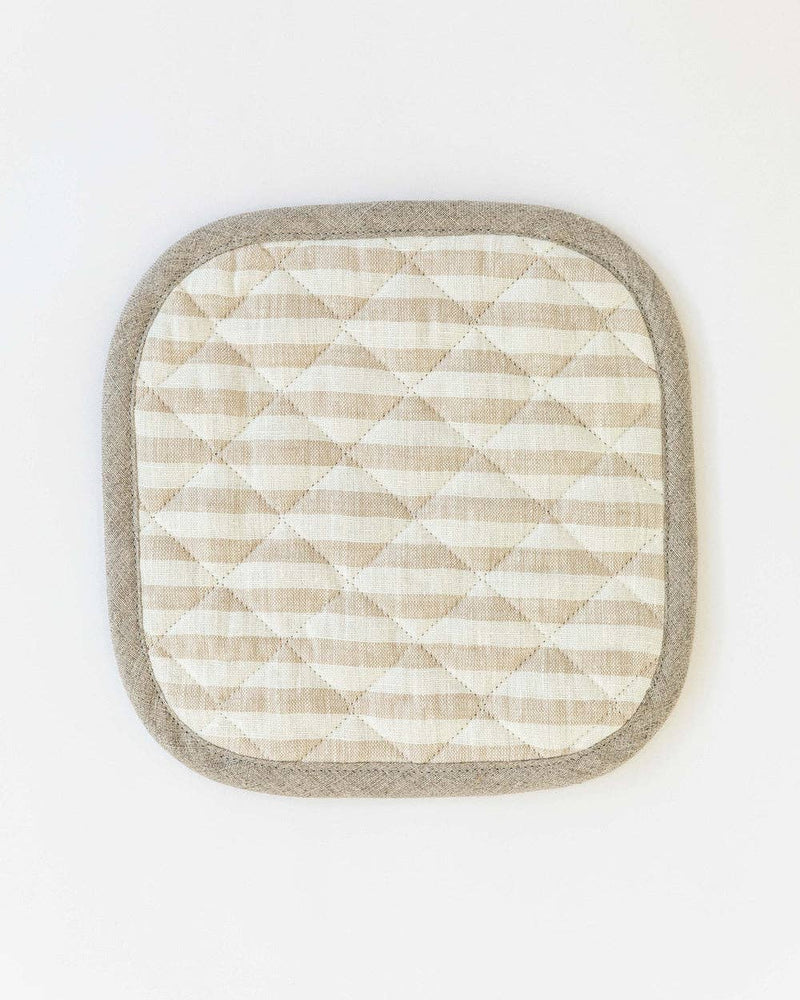 MagicLinen linen pot-holder with quilted detailing and hanging loop, close-up showing fabric texture and heat-insulating padding, ideal for kitchen use.