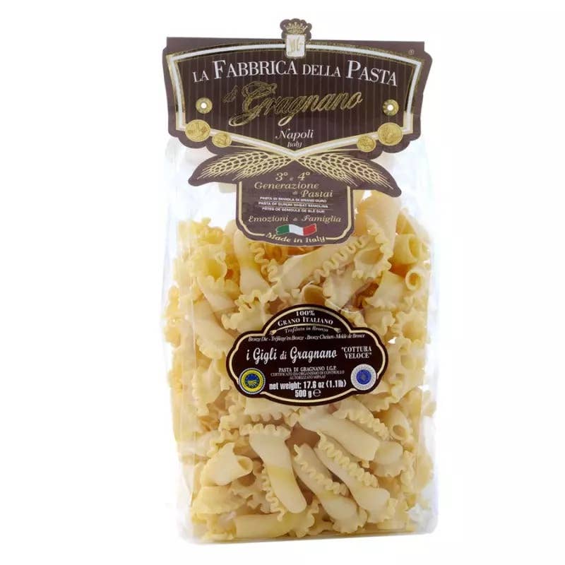 Zia Pia - Gigli by La Fabbrica della Pasta: 500g bag of lily-shaped pasta, ideal for sauces, crafted in Gragnano, Italy, using traditional methods.