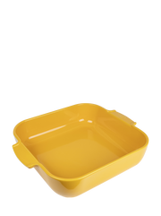 Peugeot | Appolia Square Baking Dish 14 inches in saffron yellow with built-in handles, ideal for even cooking of meats, fish, and gratins.
