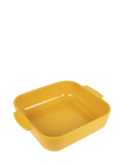 Peugeot | Appolia Square Baking Dish, Saffron: A ceramic 28 cm yellow casserole pan with handles, ideal for even cooking and serving 4-5 people.
