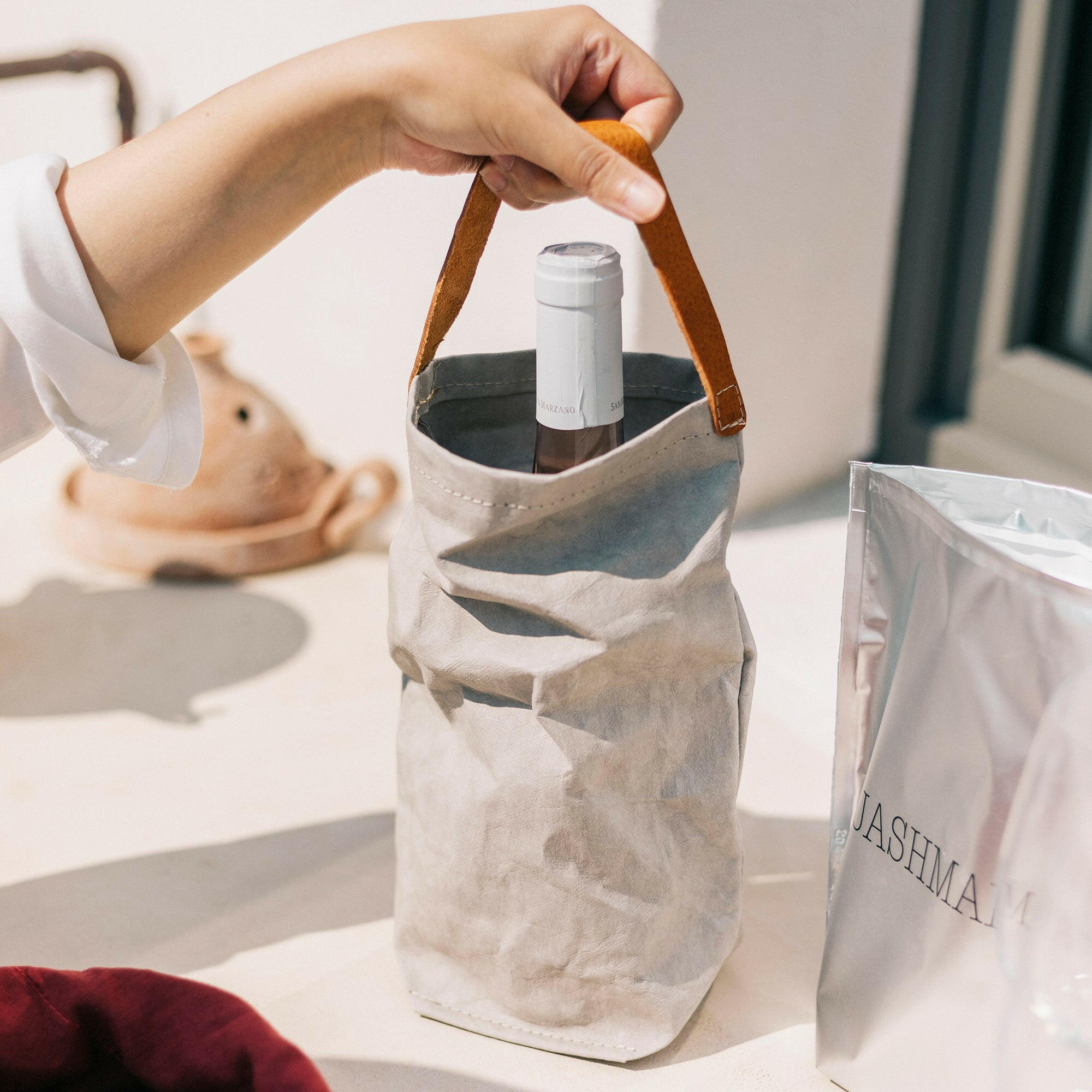 Wine Bag Carrying Totes with Cooler - Thumbnail 3