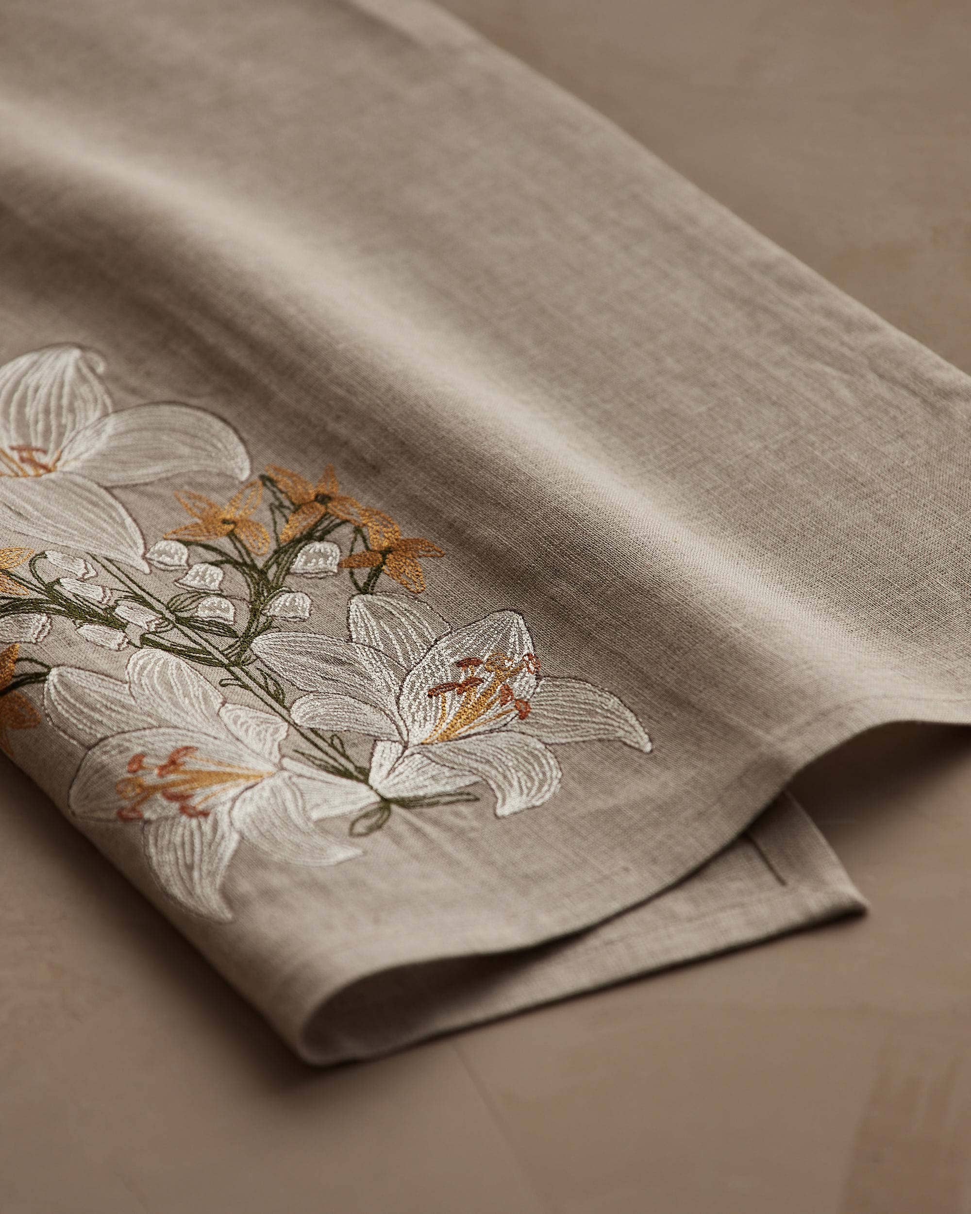 Coral & Tusk Lily Bouquet Tea Towel - Thumbnail 3