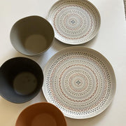 TarHong | Planta Matte Salad Plate - Dune, a set of shatterproof, scratch-resistant salad plates with organic edges, ideal for outdoor dining or family meals.