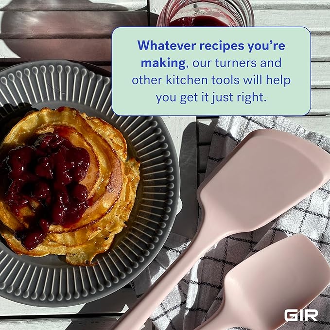 GIR | Ultimate Flip - Light Pink: A light pink spatula designed for flipping delicate foods like pancakes, featuring a thin edge for easy maneuvering.