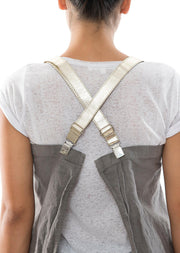 UASHMAMA Apron with Paper Braces features durable organic cotton, three front pockets, and a vegan design, ideal for both restaurants and home use.