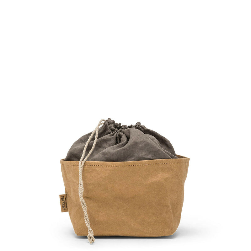 UASHMAMA Scaldapane Bread Warmer: A close-up of a stylish bread bag with an organic linen drawstring, perfect for keeping bread fresh and warm.