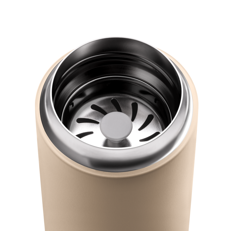 FELLOW | Carter Move Mug, Sand Dune / 16 oz, showcasing stainless-steel interior and removable strainer, ideal for maintaining beverage temperature while commuting.