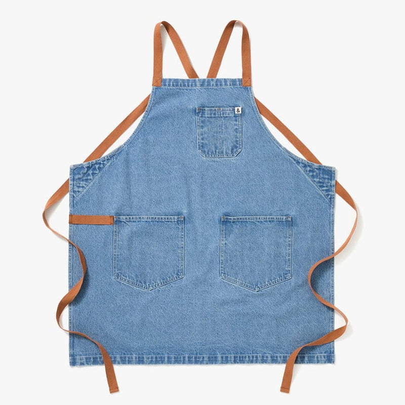 Hedley & Bennett | All Day Crossback - Cedar Denim apron featuring two large front pockets and a chest pocket, complemented by brown shoulder and waist straps.