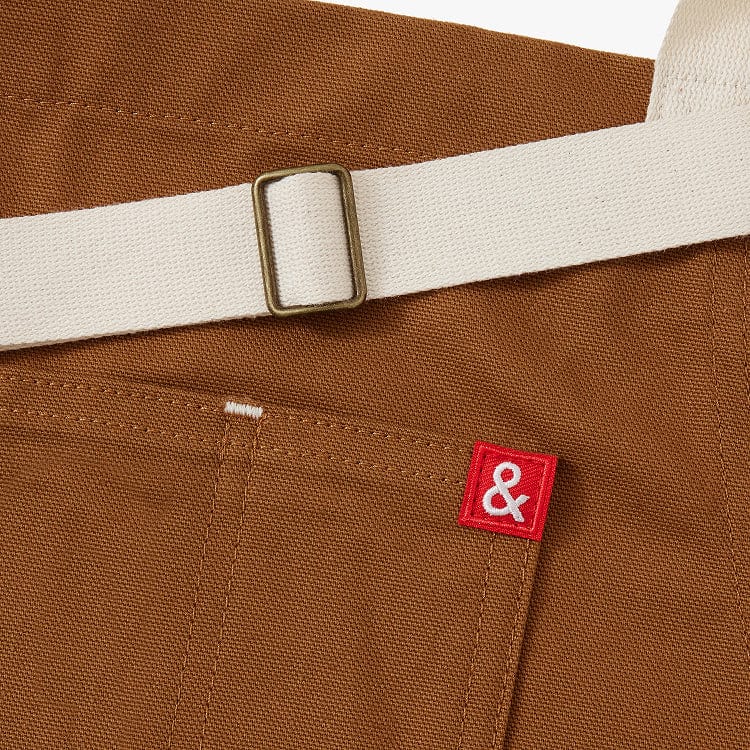 Hedley & Bennett Essential Apron, Cider Brown — construction detail