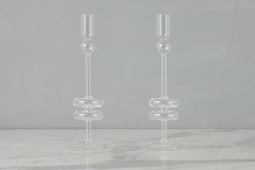 Etú HOME | Clear Glass Candlestick Pair Medium, featuring sleek design for elegant home decor. Ideal for enhancing dinner settings or creating a sophisticated home ambiance.