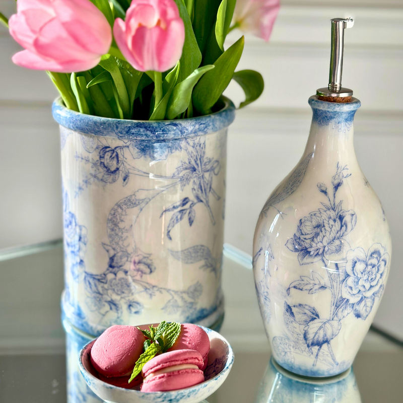 Arte Italica & Crown Linen Designs | Giulietta Blue Oil Bottle