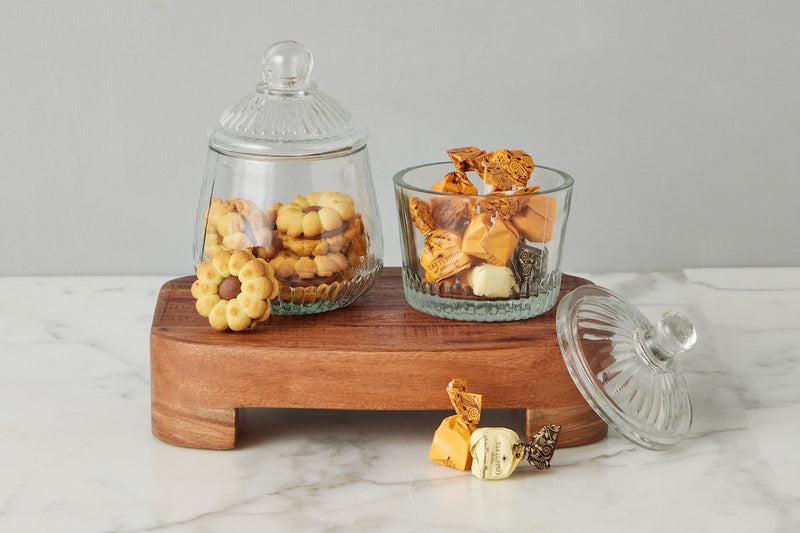Etú HOME | Bistro Biscuit Jar on a wooden board, showcasing its vintage-inspired design with a glass lid, ideal for storing cookies or candies.