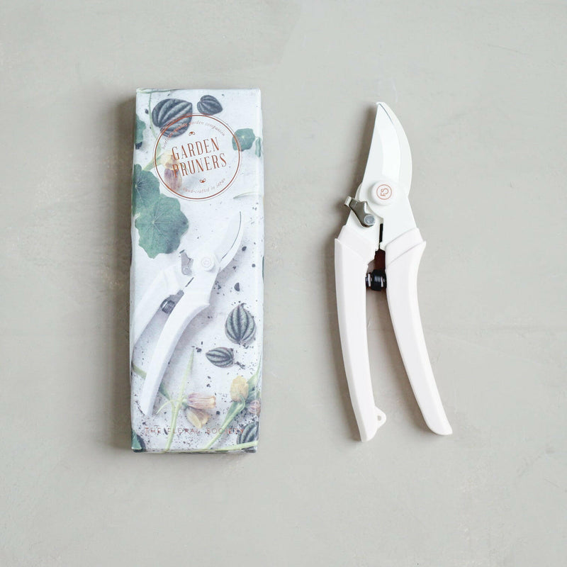 Japanese Hori Hori tool with serrated and smooth edges, stainless steel blade, and wooden handle, designed for versatile gardening tasks. Handcrafted in Japan, reflecting The Floral Society's craftsmanship.