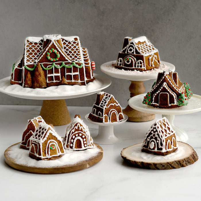 https://athenscooks.com/cdn/shop/files/Gingerbread_House_Collection_cakes_cropped1k__03484.1670605996.1280.1280_700x700.jpg?v=1700928130