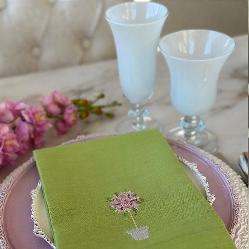Arte Italica & Crown Linen Designs | Renaissance Charger Plate, White
