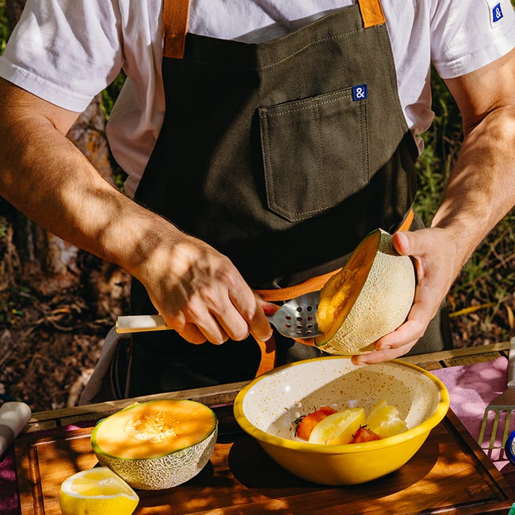 Hedley & Bennett Essential Apron, Tahoe Pine — construction detail