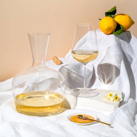 Richard Brendon | Jancis Robinson Young Wine Decanter with glass, featuring lemons, ideal for aerating young wines, enhancing flavors, and serving at dinner parties.
