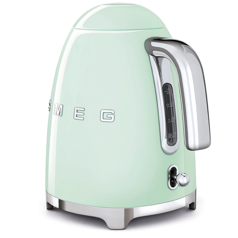 Smeg | Kettle - Pastel Green: Retro-style electric kettle with chrome accents, featuring a water-level gauge ranging from 0.5L to 1.7L.