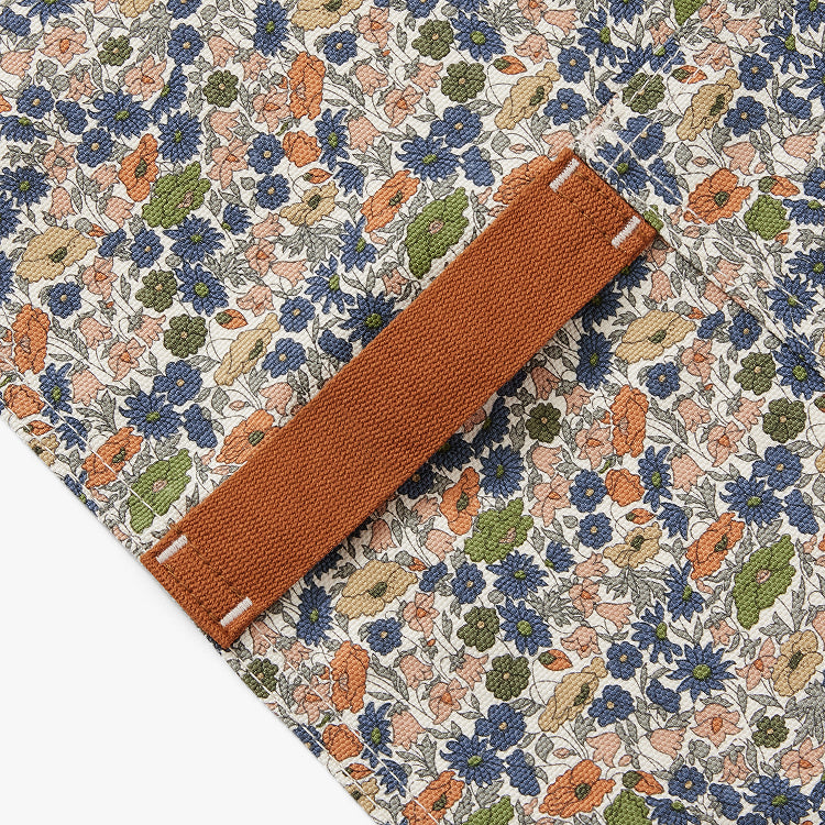 Hedley & Bennett Liberty Essential Apron, Poppy & Daisy — apron detail
