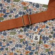 Hedley & Bennett Liberty Essential Apron, Poppy & Daisy — construction detail