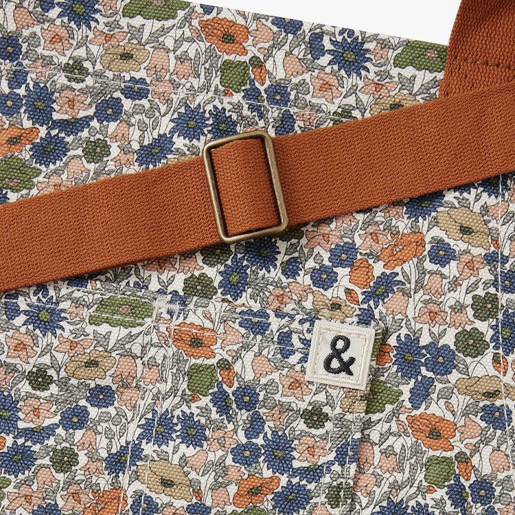 Hedley & Bennett Liberty Essential Apron, Poppy & Daisy — construction detail
