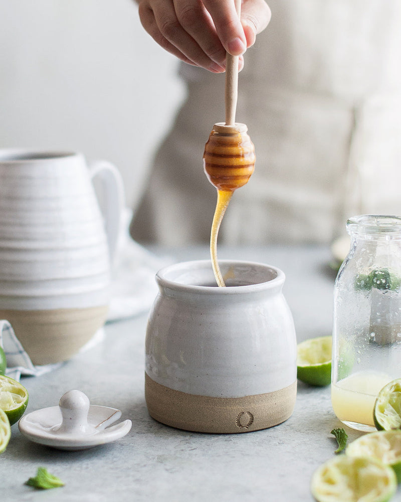 Farmhouse Pottery | Beehive Honeypot - Wooden Dipper