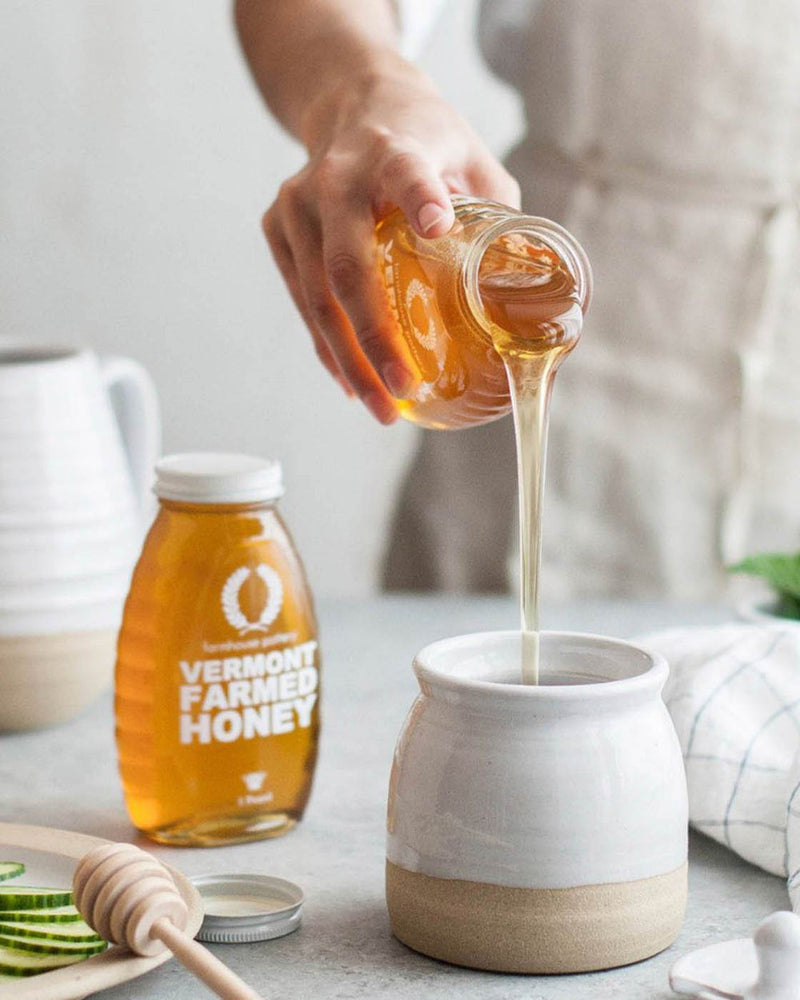Farmhouse Pottery | Beehive Honeypot - Wooden Dipper