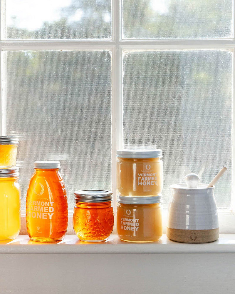 Farmhouse Pottery | Beehive Honeypot - Wooden Dipper