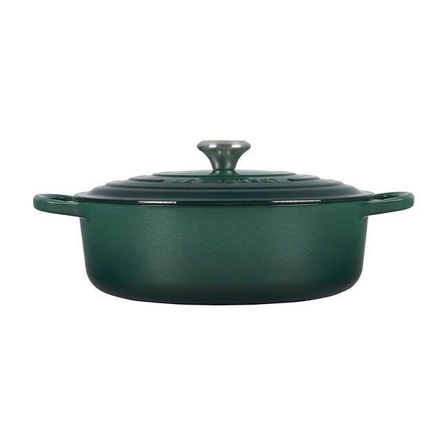 Le Creuset Signature Round Wide Oven, 6.75-quart, enameled cast-iron with lid and handles, ideal for versatile cooking and stylish oven-to-table presentation.