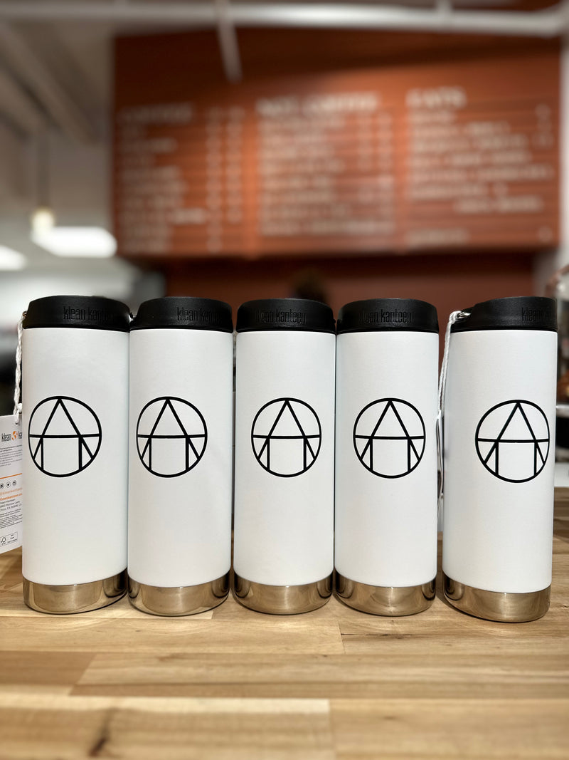 Klean Kanteen | Athens Cooks Insulated Coffee Mug - White with Black Logo featuring a leak-proof Café Cap and versatile design for coffee enthusiasts.