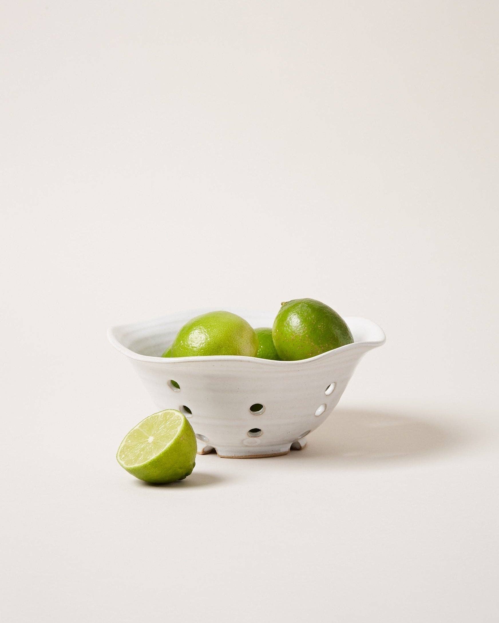 Farmhouse Pottery Windrow Berry Bowl - Thumbnail 2