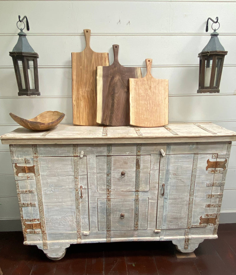 Petermans Boards and Bowls Inc. - 24 Black Walnut Serving Board with Handle, handcrafted and sustainably sourced, ideal for elegant serving or cutting in your kitchen.