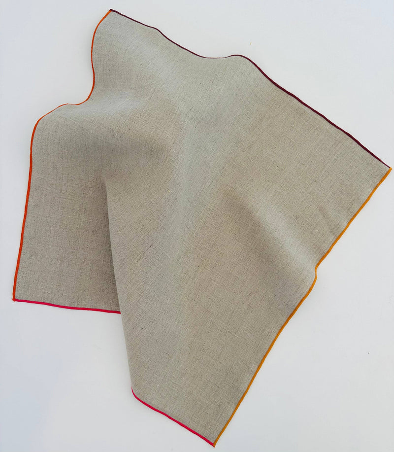 Tisch New York - Napkins, Natural Linen (Pink hem), features a light-beige, loosely woven linen square with colorful hem, ideal for enhancing table settings.