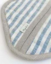 MagicLinen - Linen pot-holder, quilted with blue stripes, designed for heat insulation and durability, perfect for protecting hands while cooking.