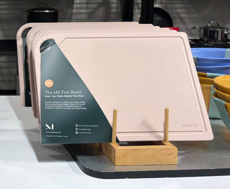 Material - The MK Free Board: Cloud cutting boards displayed on a wooden rack, showcasing features like plant-based material, microplastic-free, dishwasher-safe, ideal for safe food preparation.