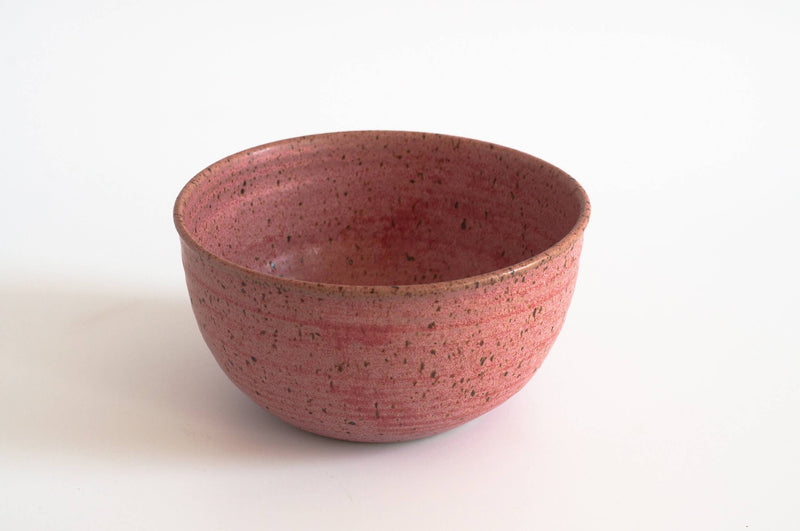 RachaelPots - Laura Bowl: White, a round ceramic bowl with a reddish-pink speckled glaze, featuring a ribbed exterior for easy grip; perfect for versatile bowl meals.