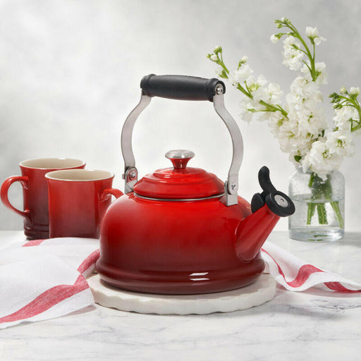 Le Creuset | Classic Whistling Kettles.