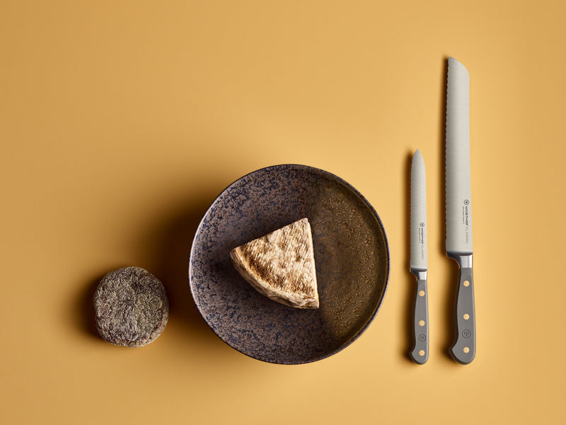 Wüsthof | Classic Serrated Utility, Velvet Oyster