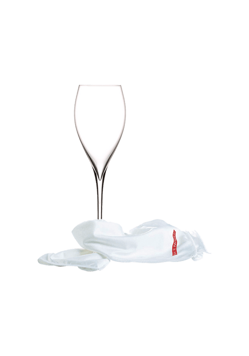 L'Atelier du Vin - USA - CRISTAL CLEANER for glassware and carafes shown atop a soft microfibre cloth, enhancing shine without detergents.