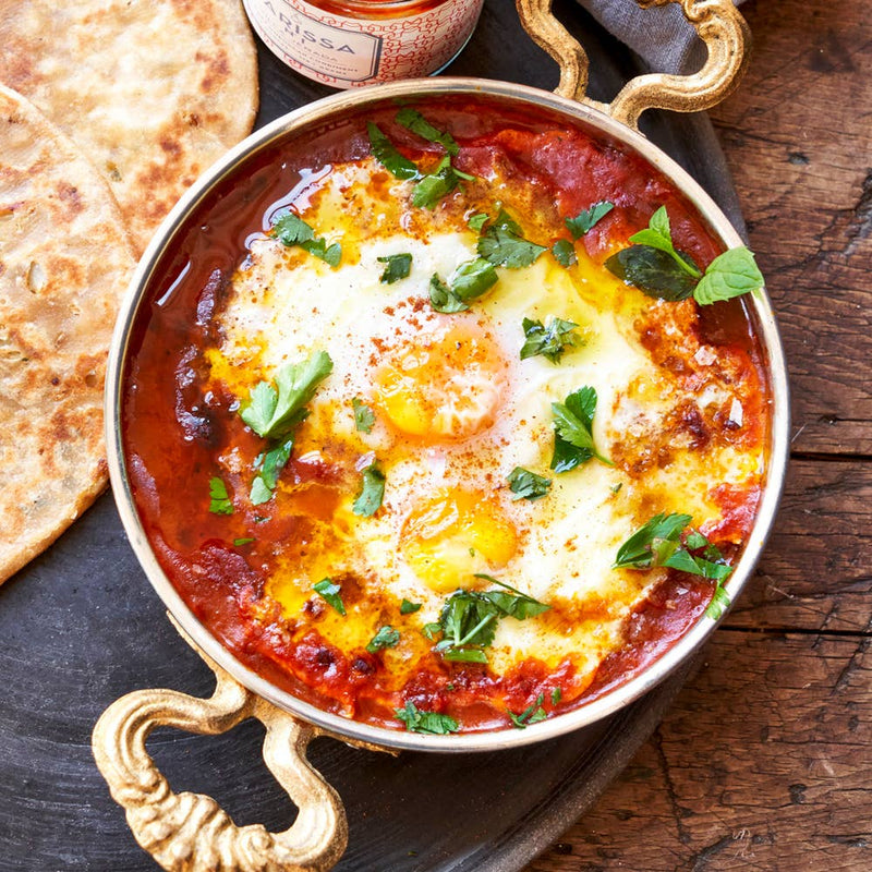 Villa Jerada - Shakshuka Blend - 50g jar with eggs poached in spiced tomato-pepper sauce, flatbread, and harissa, perfect for flavorful meals.
