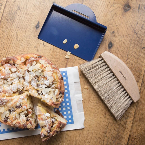 Andrée Jardin | Clynk Natural Crumb Tray Set featuring a brushed beechwood handle and metal pan, ideal for maintaining tidy dining spaces.