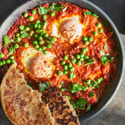 Villa Jerada - Shakshuka Blend - 50g, shown with shakshuka-style eggs in tomato sauce with peas and parsley, accompanied by flatbread pieces. Perfect for enhancing diverse meals.