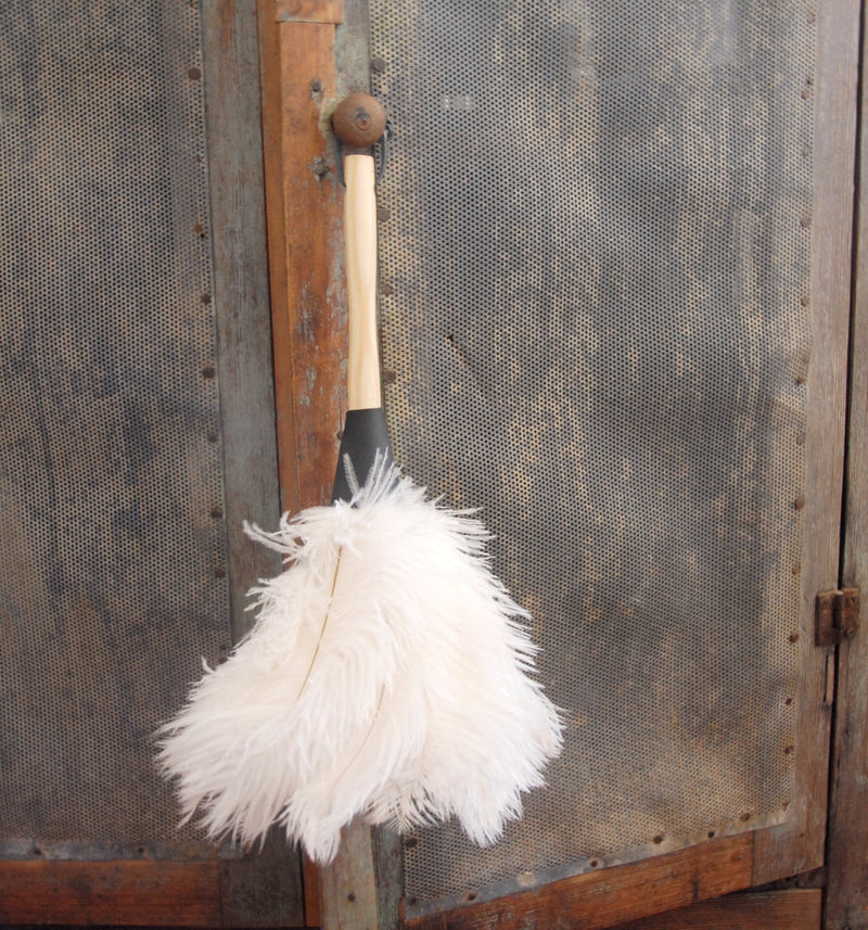 Earth & Nest | Feather Duster with premium natural feathers and a wooden handle, perfect for elegant cleaning solutions.