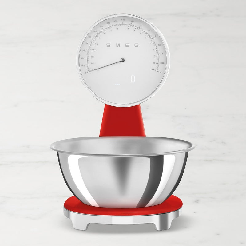 Smeg | Kitchen Scale with retro-modern style, featuring dual-mode analog and digital dial, stainless-steel bowl, and USB charging, ideal for precise kitchen measuring.